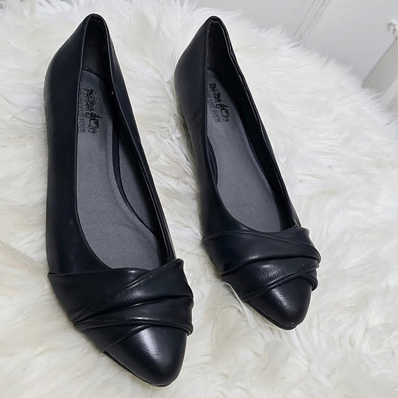 Coach And Four Pointed Toe Black Slip On Flats Size 7.5🌴 - Picture 1 of 8